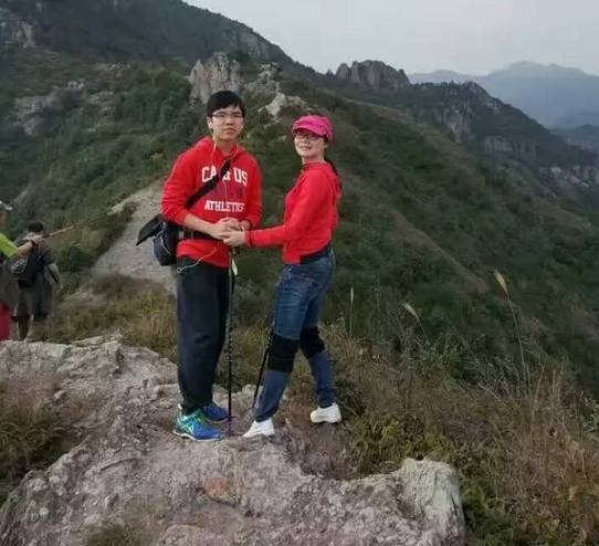 浙江最牛录取通知书寄到!北大降200分要这个男孩