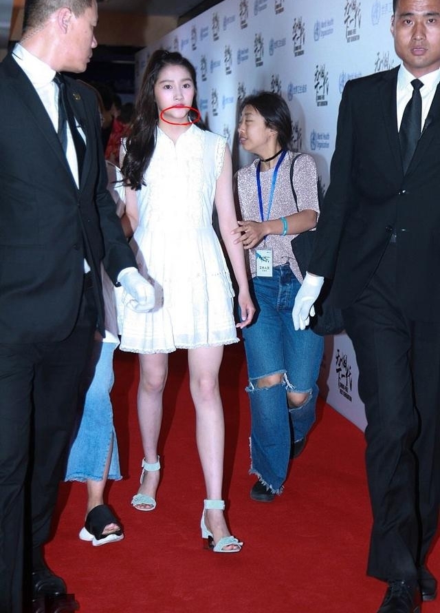 ����ͮ��ϯĳ����ڻ��ݣ������°�ȴ�������