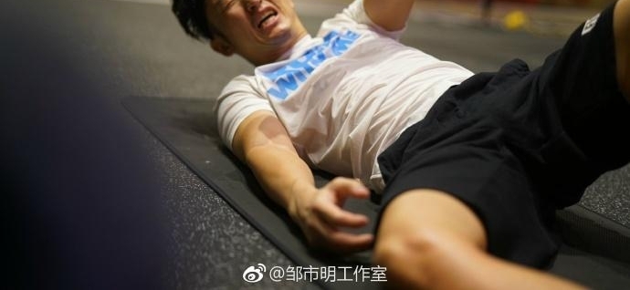 ������ѵ������ ȽӨӱ���ۣ����ģ����Ҵ�����