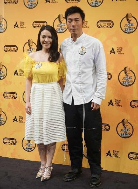 ��Yes ����ֳ�����־���¸��½���¶���ݳ��� �������ų�ϯ��ͷ���ֻ