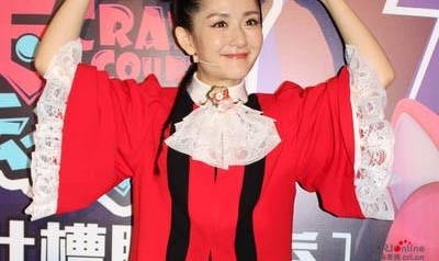 ���������ܶ�����־�� Ů��˭��holdס＂��߸ͷ＂