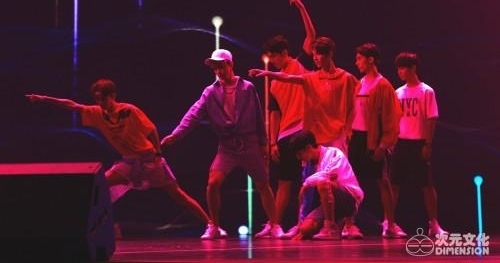 �����ɶ���Ԫ�ڡ�Բ����Ļ 304�������������Ԫ�Ļ�����