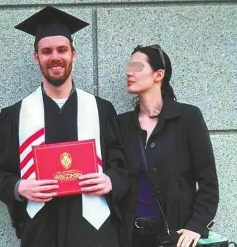 ��Өӱ������ �����˾������״���Ѷ�޹�