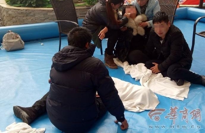 ����4����ͯ������Ȫ��Ϸˮ���� ����3�������˷���