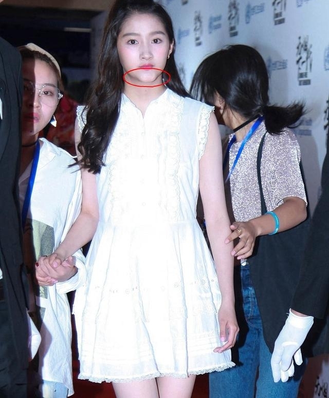 ����ͮ��ϯĳ����ڻ��ݣ������°�ȴ�������