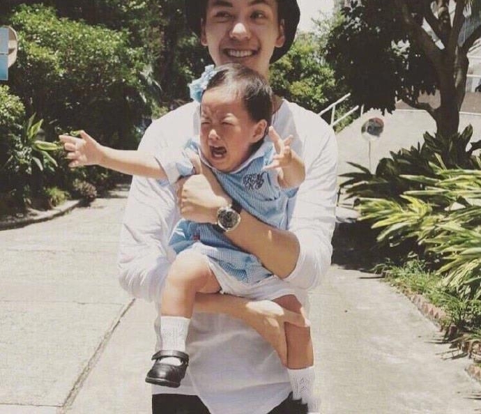 ��ΰ��������Ů���ţ���ǰ����Ů�ǳ��žͿޡ�