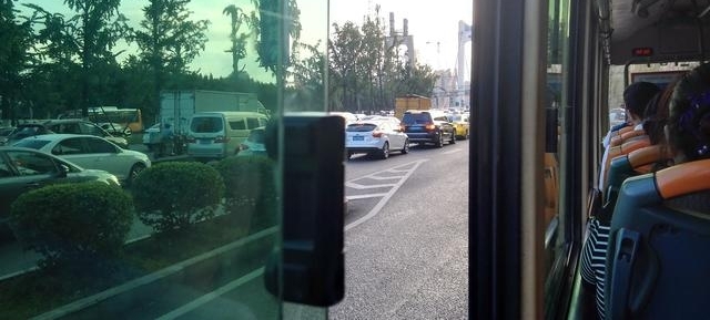 ��ɫ���У�����������죬����452ȥ��ɿ�