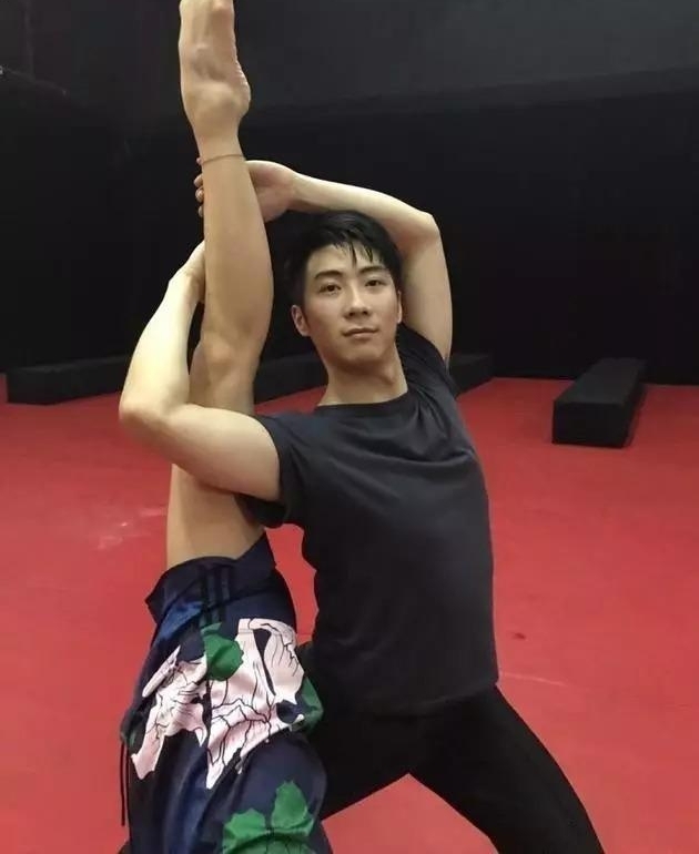 �ϸ��ڷ�С�����ֽ�������ý�塢����Ա��������