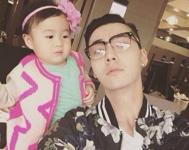 ��ΰ��������Ů���ţ���ǰ����Ů�ǳ��žͿޡ�