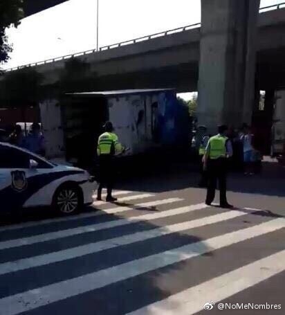 �人�����ӿ���3��ײ��4�� �����쿪ǹ����