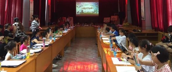 汇川:大连路街道未成年志愿者 画出文明画出爱