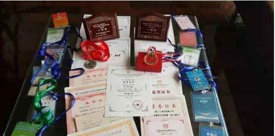 浙江最牛录取通知书寄到!北大降200分要这个男孩