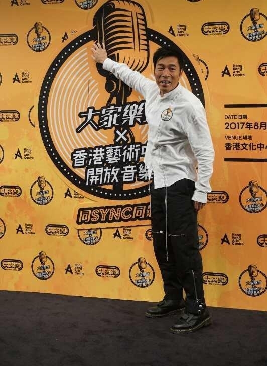 ��Yes ����ֳ�����־���¸��½���¶���ݳ��� �������ų�ϯ��ͷ���ֻ