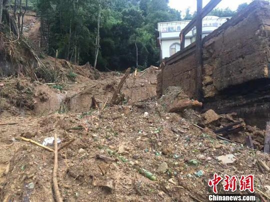 云南文山马关县发生滑坡致2人遇难(图)