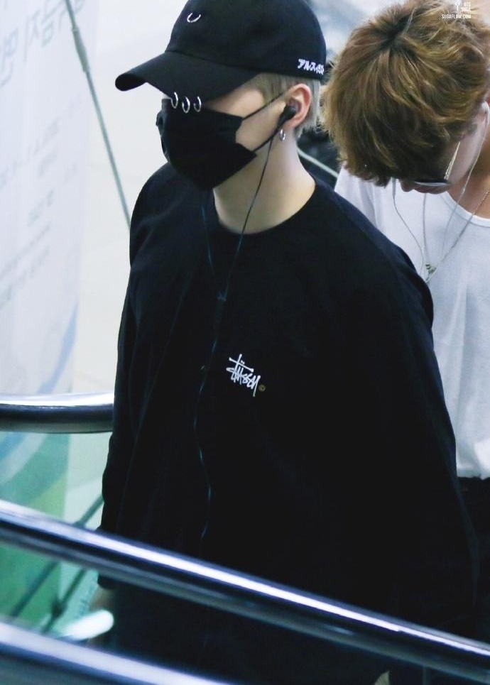 �ɫj�� | SUGA | ���������� ����all black�Ŀ���