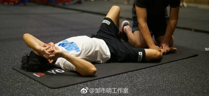 ������ѵ������ ȽӨӱ���ۣ����ģ����Ҵ�����