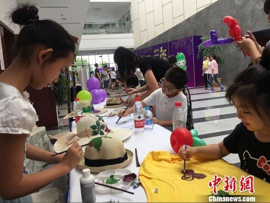 持续高温致锛偨?贤侣撤?紓巴城葡萄减产