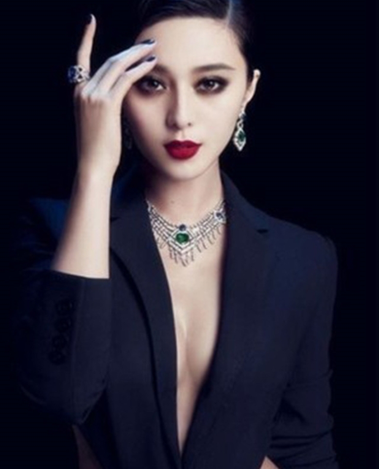 女神范冰冰千奇百怪穿衣风格,第五张和第一张非常受人喜欢,你觉得呢?