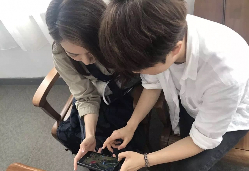 ��һֻ�ִ���Ϸ����ޱ�ֲе��ճ���������Ա�²�