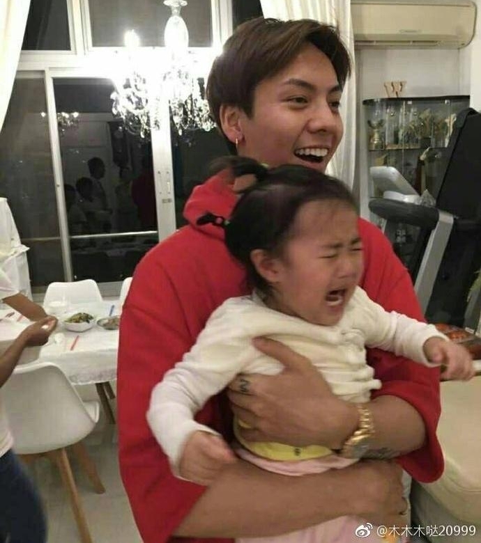 ��ΰ��������Ů���ţ���ǰ����Ů�ǳ��žͿޡ�