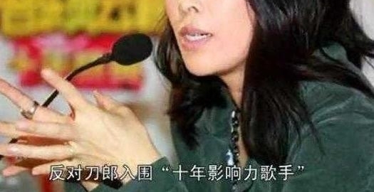 ���й��¸�������Ӣ�������� �ڱ�����ȴ����������ʦϯ