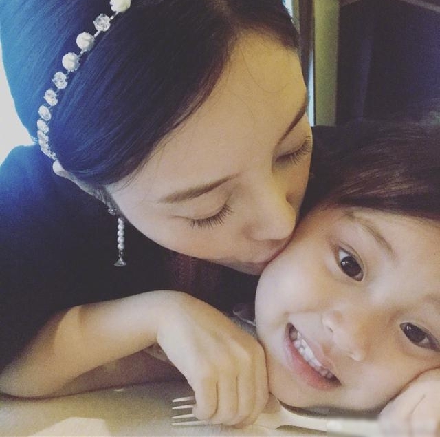 ��С贻�ˮ�б�������һ�ѱ����Ϲ���MAX�������������ܰ�Ҹ�