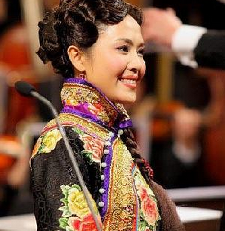 ��������Ů���ڹ�����һ����Ϳ��Ȼ�������Ǳ�����û��ô������