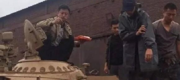 ���ǳԶ���û���󣬱���ʫʫ��Ц�����ţ�ò�������