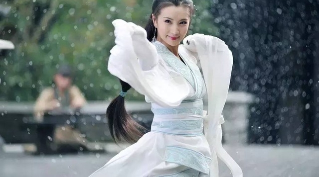 Ů�����׾����Ĺ�װ�����գ�������������ӱ˭������