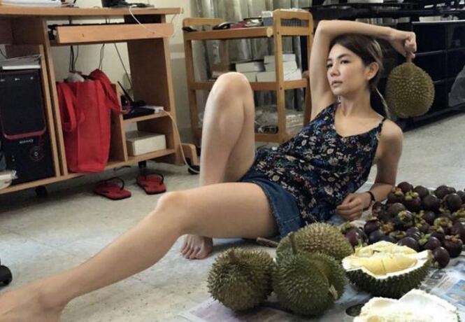 ���ǵ�ʱ�У�����Ella������������pose�����