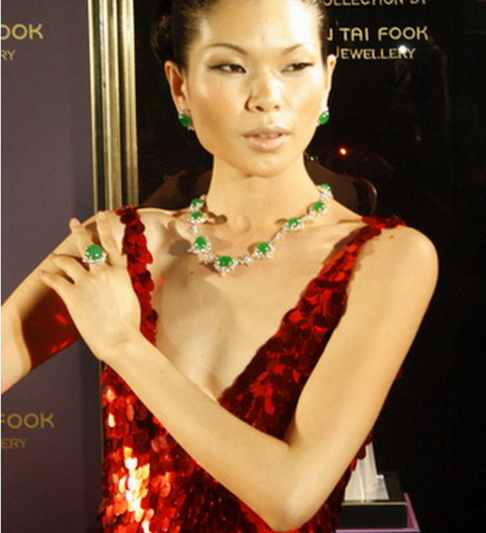 ��������Ů���ڹ�����һ����Ϳ��Ȼ�������Ǳ�����û��ô������