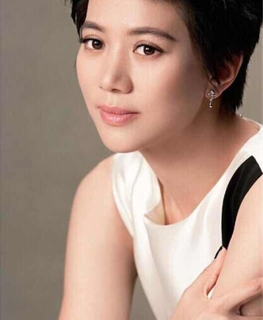 ����Ȧ�С������Ů�ǣ�һ���¼�һ������