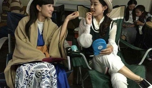 ���ǳԶ���û���󣬱���ʫʫ��Ц�����ţ�ò�������