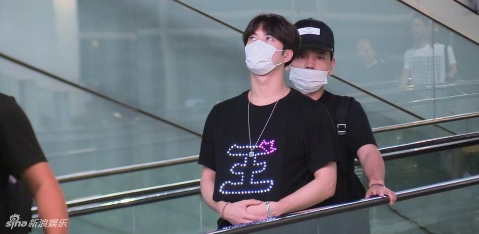 ���ζ��������˿Χ�� ������ӵ�뻳�г�����