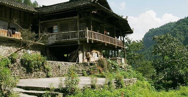 ���£����ߵ�ɽ�壬һ������������ʧ��������֣�