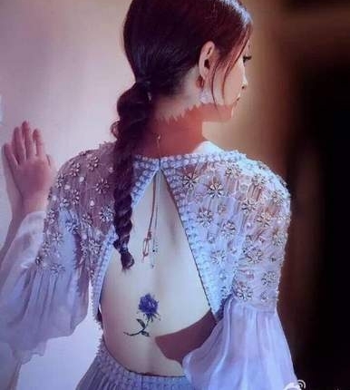 ��¶���������һЦ����������������Ƶ��˾�������������ͷ����