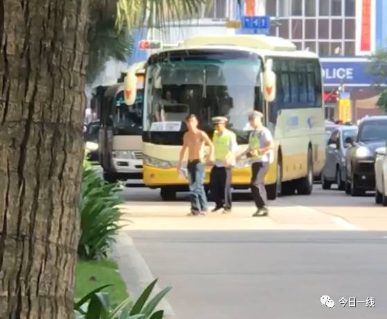 ����һ����������·�м䡰���衱�󺰡������ҡ�