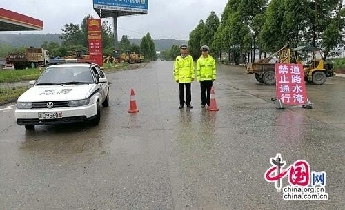 ������Դ����Ӧ�Ա�����ֱ�Ͻ����·��ͨ��ȫ