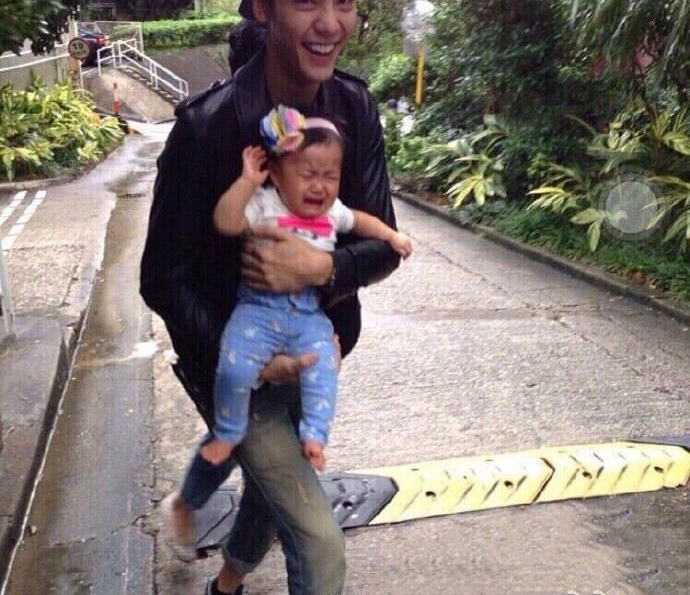 ��ΰ��������Ů���ţ���ǰ����Ů�ǳ��žͿޡ�