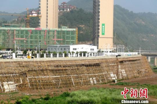 ������Ȫ��4000����Ԫ�޺ӵ��������ϸ� 8�˱�����