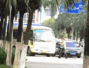 ����һ����������·�м䡰���衱�󺰡������ҡ�