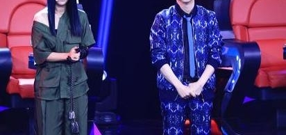 ���й��¸�������Ӣ�������� �ڱ�����ȴ����������ʦϯ