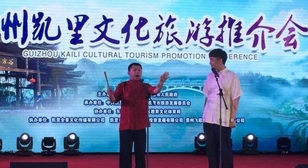 ���ƽ���ӵ��լ��ͬ���뿪���¸٣�����ΰ���ǳ�����