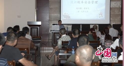 ���¾�����������������������Ϊ������ʹ�ߡ���ѵ