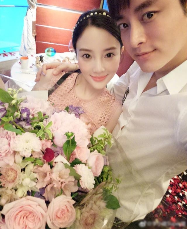 ��С贻�ˮ�б�������һ�ѱ����Ϲ���MAX�������������ܰ�Ҹ�