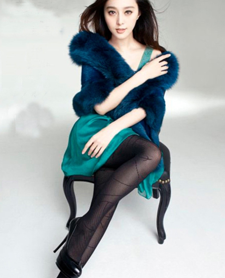 女神范冰冰千奇百怪穿衣风格,第五张和第一张非常受人喜欢,你觉得呢?