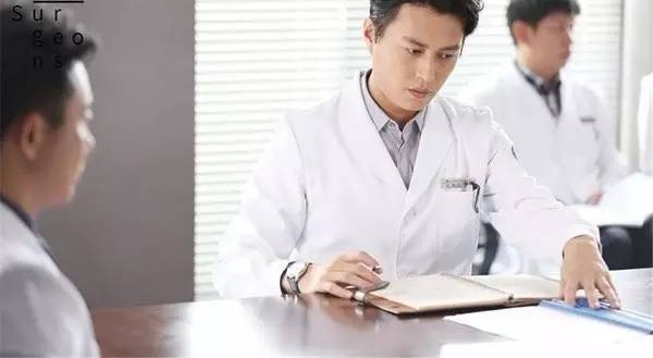 Խ����վ��ѡ��ÿ��Ĺ������Ӿ磬��һ����Ȼ����