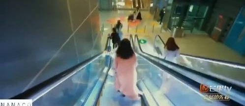 ��˵�����������������λ׷����Ů�Ǳ��μ���������Ա�ɣ�