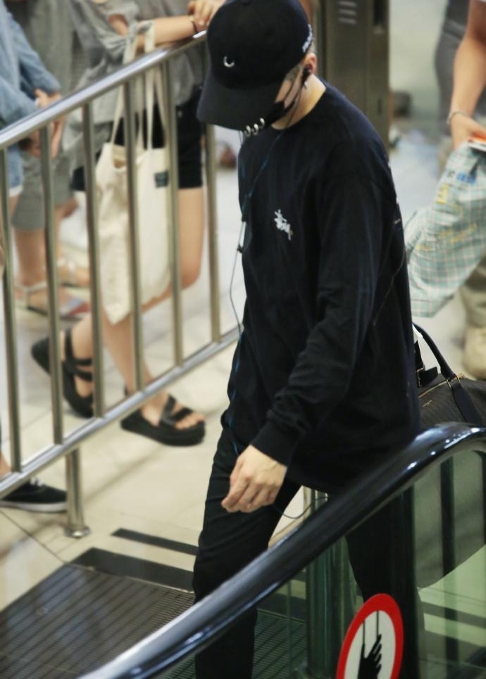 �ɫj�� | SUGA | ���������� ����all black�Ŀ���