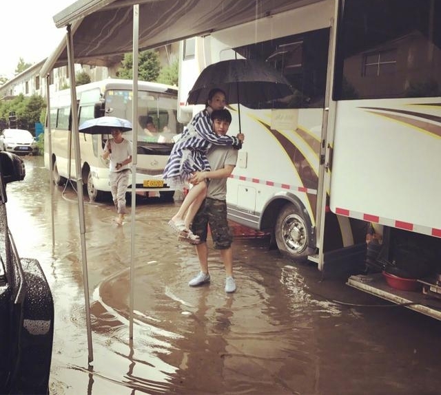 ��С贻�ˮ�б�������һ�ѱ����Ϲ���MAX�������������ܰ�Ҹ�